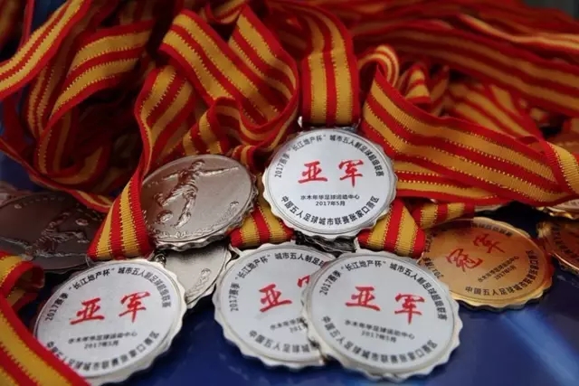 王思聪与懒懒欧洲低调同行，褪去光环呈现生活本色